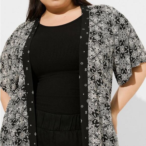 Torrid Black Geometric Challis Dolman Shirttail Kimono 2X NWT 40430905 - Picture 16 of 16